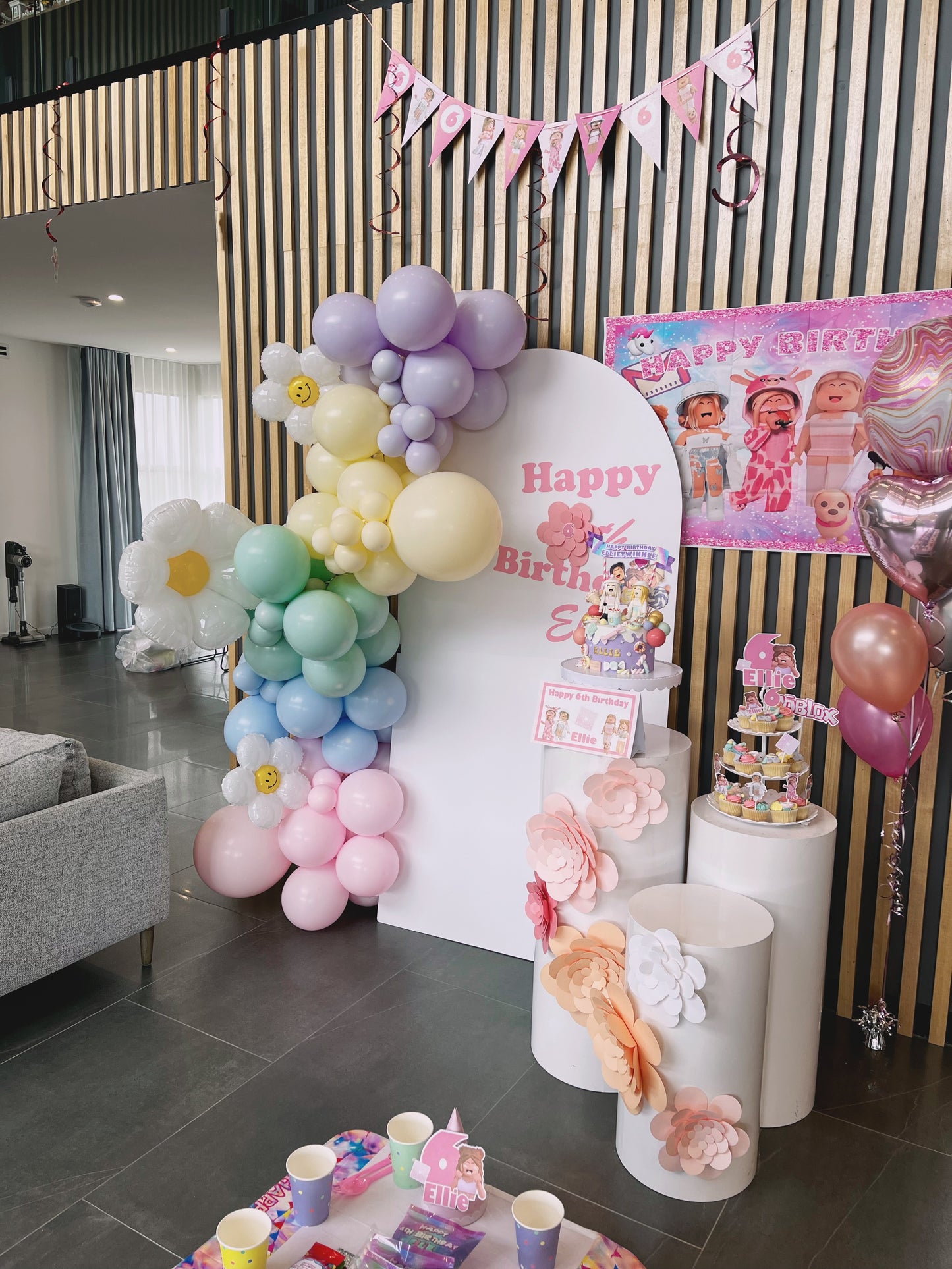 Organic Balloon Garland, Wall, Vinyl & 2 Plinths Package